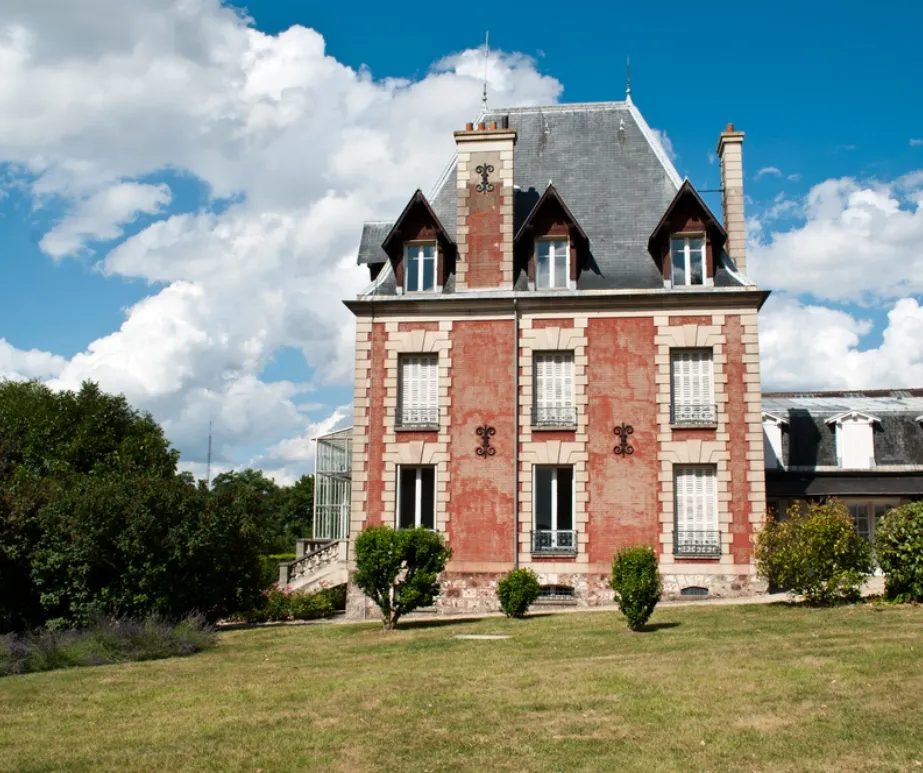 2. Conception Personnalisée : L'Art de la Maison Meulière par Eneahome 2. Conception Personnalisée : L'Art de la Maison Meulière par Eneahome